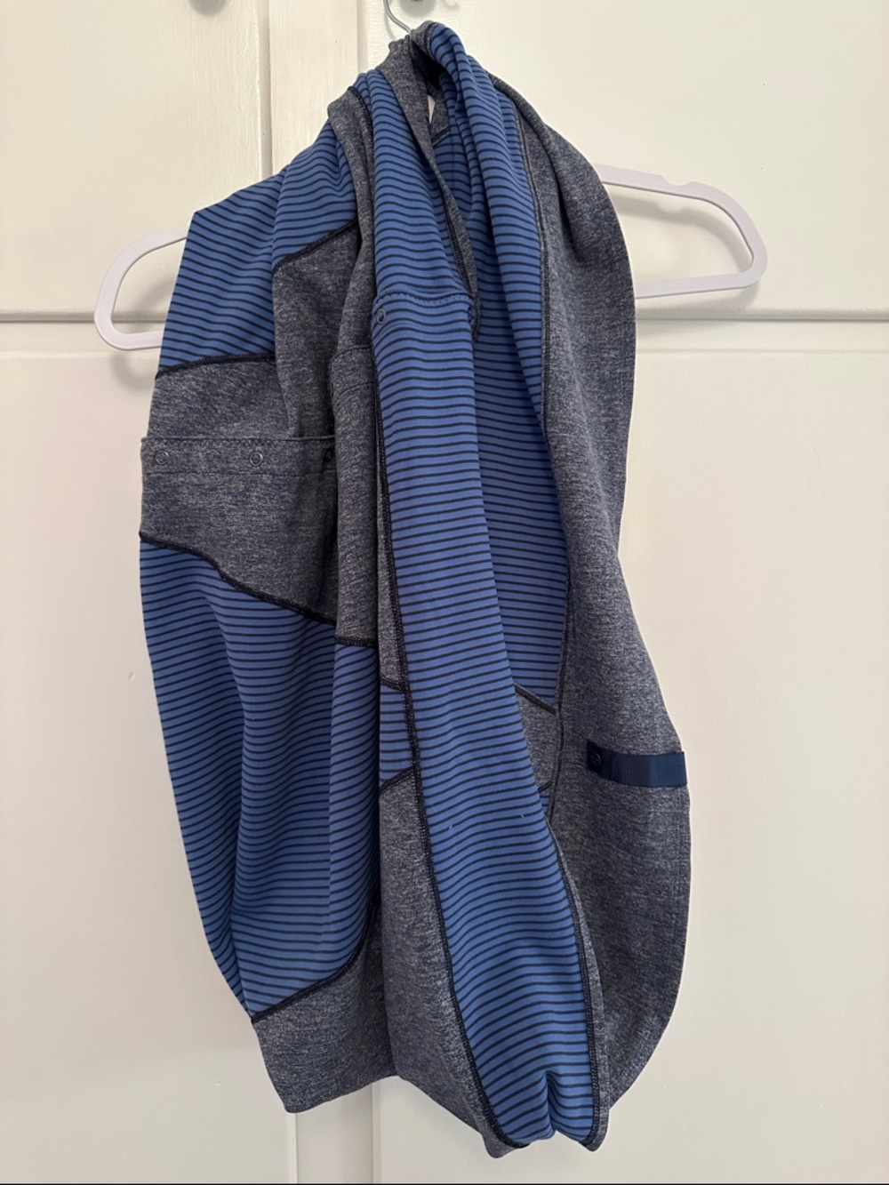 LIKE NEW Lululemon Infinity Wrap Scarf Blue Buttons